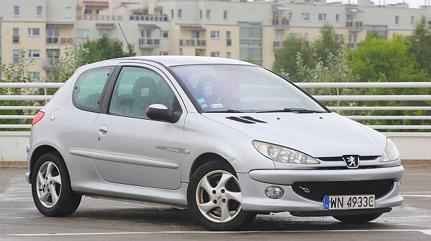 Peugeot 206 (2000-2010) – pojistková skříňka