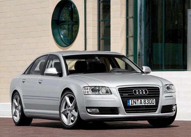 Audi A8 (D3) (2002-2009) – pojistková skříňka