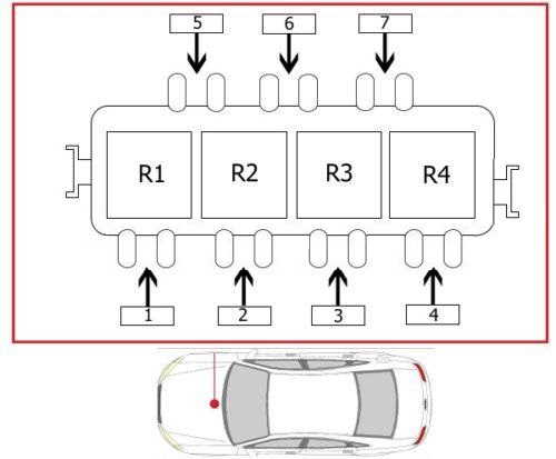 Pojistková skříňka a relé v motorovém prostoru Audi A8 D3.