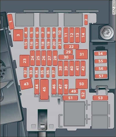 Detailní schéma pojistkové skříňky v kabině s popisem ampéráže.