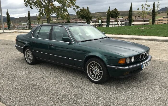 BMW 730, 735i, 735iL, 750iL (e32) (1991) – pojistková skříňka