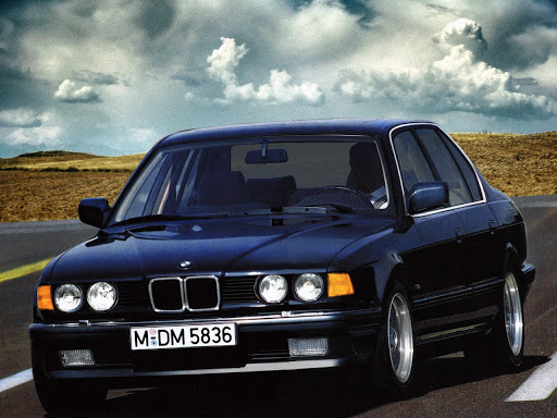 BMW 735i (1986) – pojistková skříňka