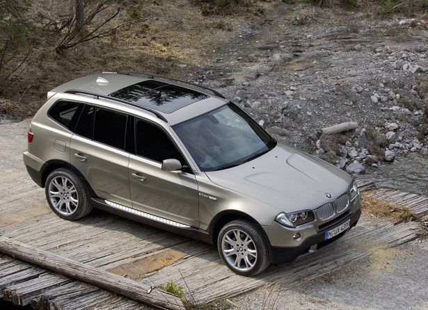 BMW X3 E83 (2004-2010) – pojistková skříňka