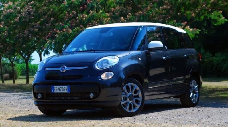 Fiat 500L Living (2012-2016) – pojistková skříňka