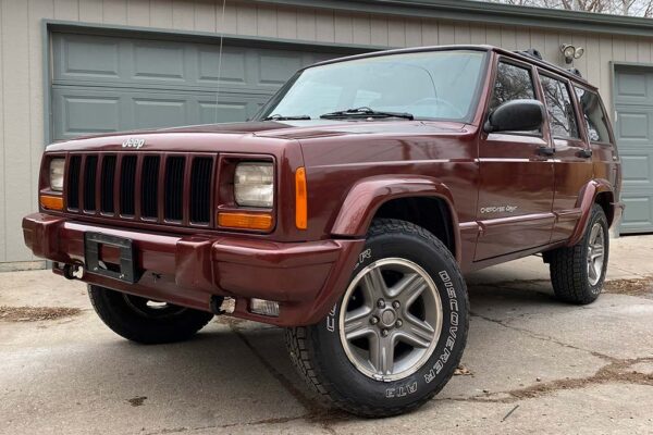 Jeep Cherokee XJ (1997-2001) – pojistková skříňka