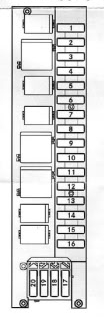 Detail pojistkové skříně v zavazadlovém prostoru Mercedes-Benz C W203/C240 Automat.