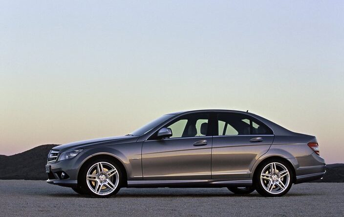 Mercedes-Benz Třídy C W204 (2007-2014) – pojistková skříňka