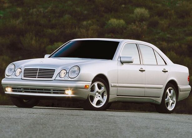 Mercedes-Benz Třídy E W210 (1995-2002) – pojistková skříňka