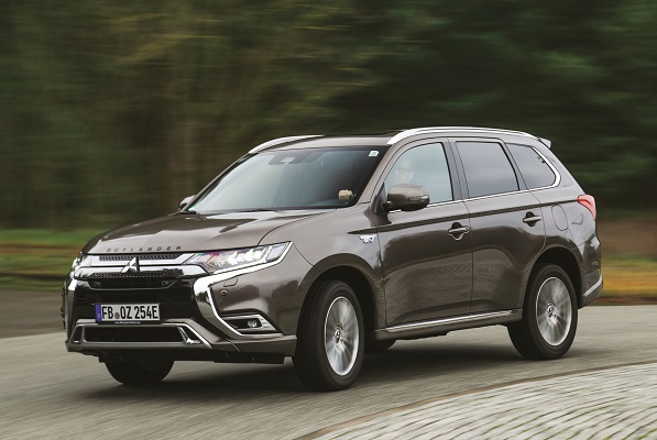 Mitsubishi Outlander PHEV (2012-2020) – pojistková skříňka
