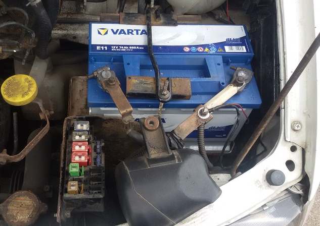 Motorový prostor, typ 2, pro modely s volantem vlevo.