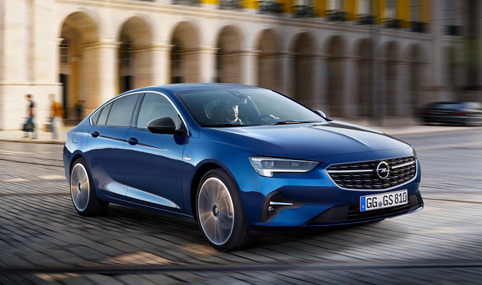 Opel Insignia B (2018-2022) – pojistková skříňka