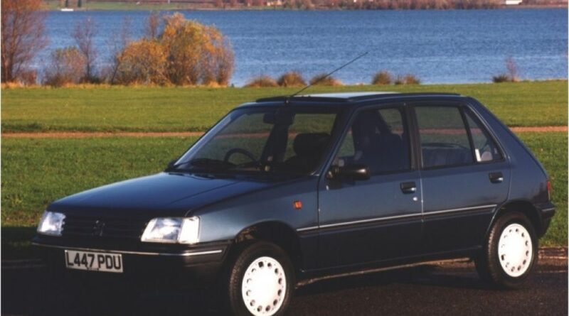 Peugeot 205 (1995-1998) – pojistková skříňka