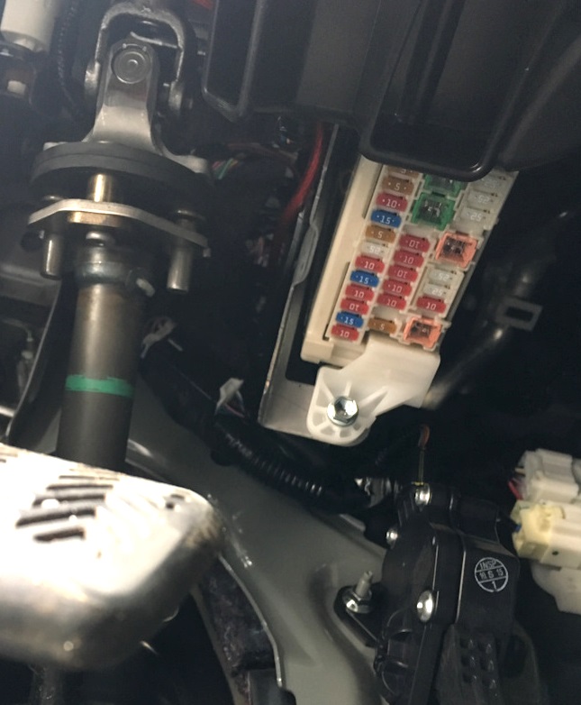 Příklad fotografie realizace pojistkové skříňky v automobilu.