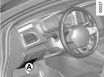 Detailní pohled na umístění pojistkové skříňky v Renault Talisman.
