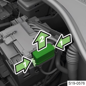 Přehled pojistek umístěných v motorovém prostoru vozu 2020.
