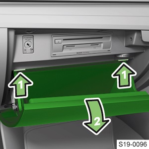 Detailní pohled na pojistku 40 pro napájecí zásuvku Škoda Superb.