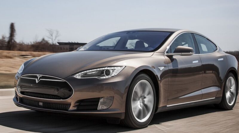 Tesla Model S (2015) – pojistková skříňka