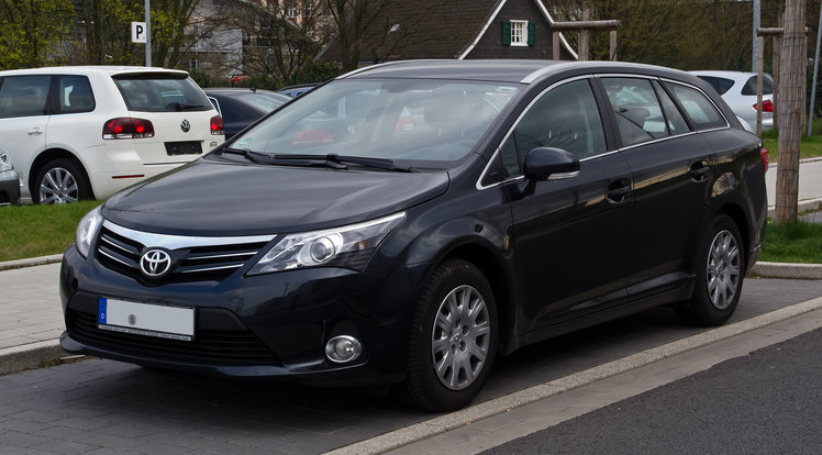 Toyota Avensis T27 (2009-2017) – pojistková skříňka