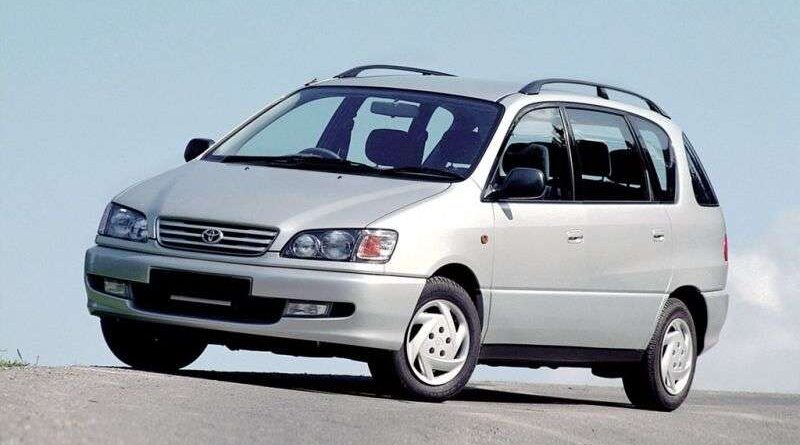 Toyota Ipsum (2001-2009) – pojistková skříňka a relé