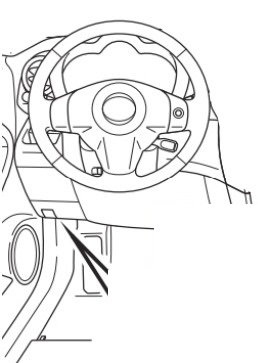 Detail pojistkové skříňky v prostoru pro cestující pod palubní deskou.