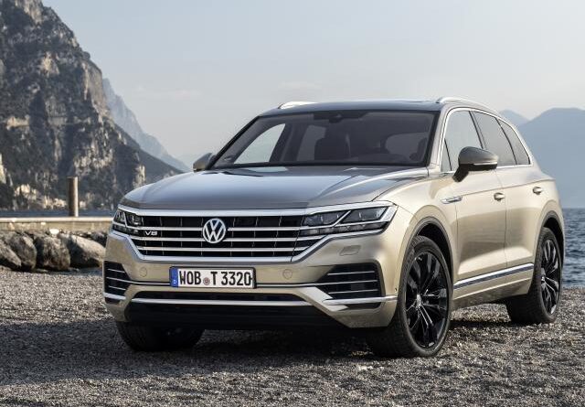 Volkswagen Touareg III (2018-2022) – pojistková skříňka